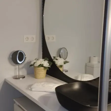 아파트 La Parada De San Domingo 2 *